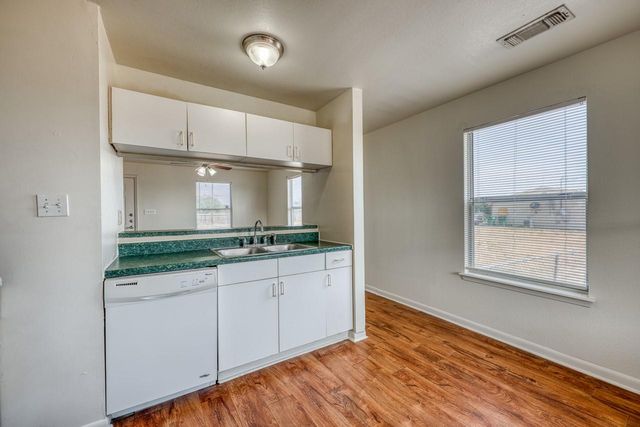 301 S Avenue S, Marble Falls, TX 78654