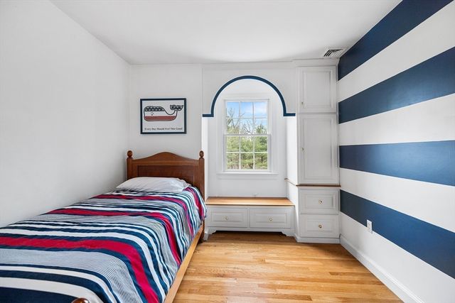 16 Madigan Ln, Ayer, MA 01432