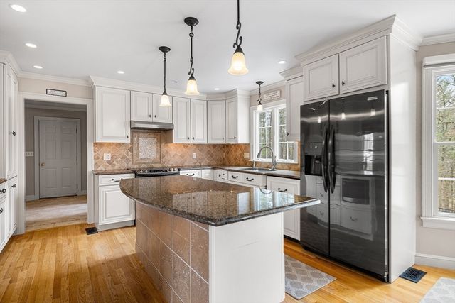 16 Madigan Ln, Ayer, MA 01432