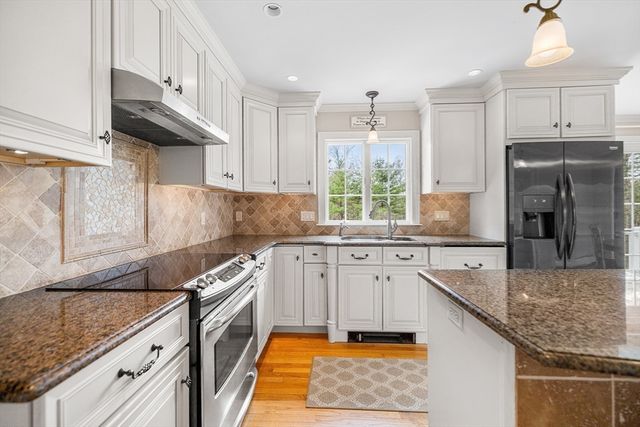 16 Madigan Ln, Ayer, MA 01432