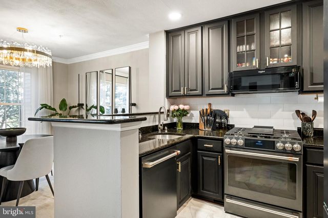 12906 FAIR BRIAR LN, Fairfax, VA 22033