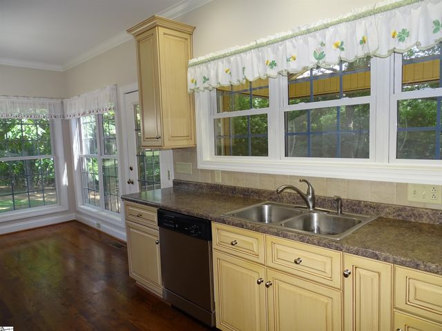 481 Bollweevil Way, Wellford, SC 29385