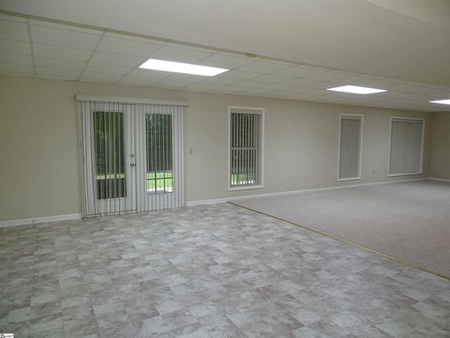 481 Bollweevil Way, Wellford, SC 29385