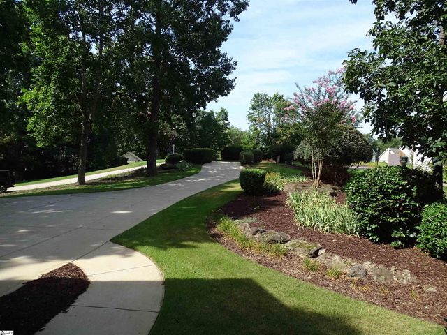 481 Bollweevil Way, Wellford, SC 29385