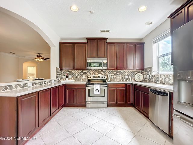4480 DEERWOOD LAKE Parkway 621, Jacksonville, FL 32216