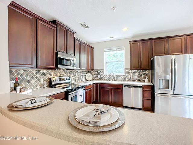 4480 DEERWOOD LAKE Parkway 621, Jacksonville, FL 32216