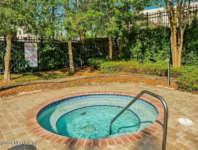 4480 DEERWOOD LAKE Parkway 621, Jacksonville, FL 32216