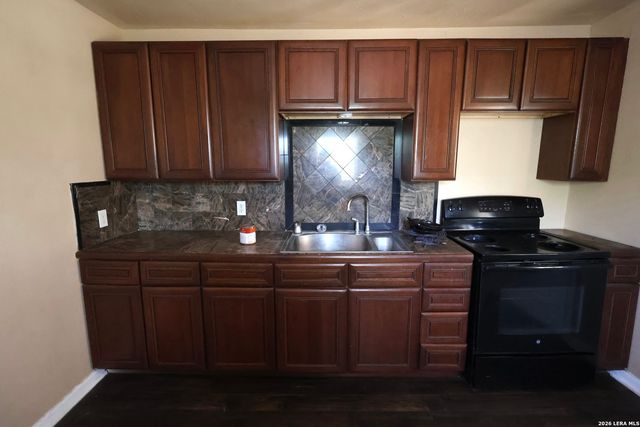 1300 NORFLEET ST, San Antonio, TX 78208