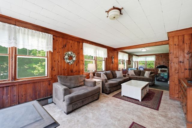 211 Main St, Wilbraham, MA 01095