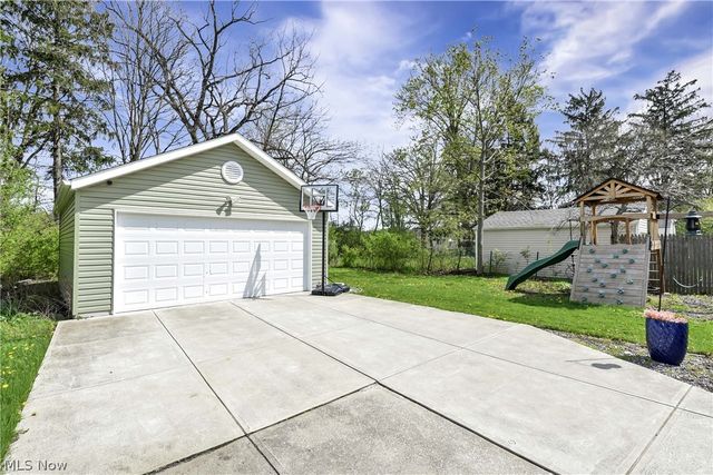 5627 Burns Road, North Olmsted, OH 44070