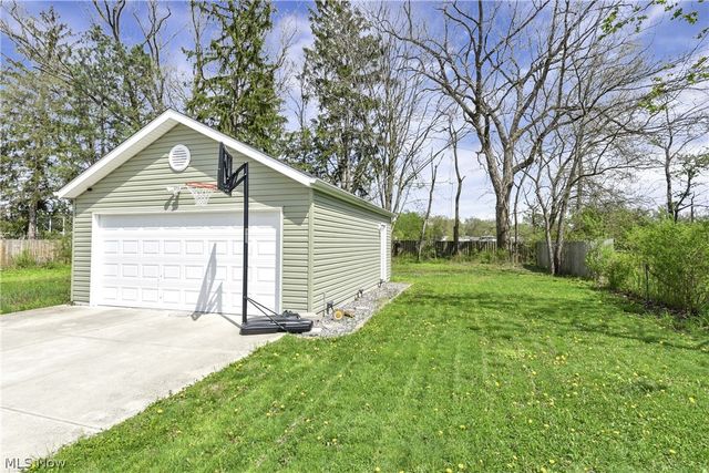 5627 Burns Road, North Olmsted, OH 44070