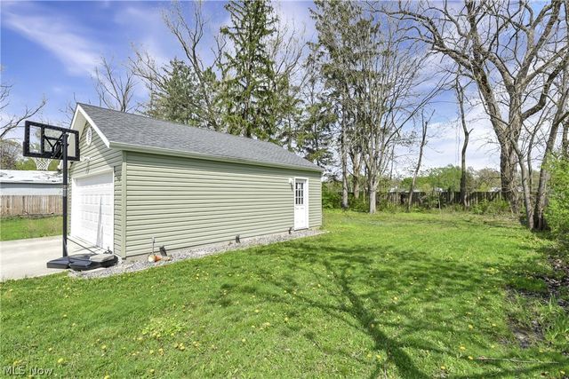 5627 Burns Road, North Olmsted, OH 44070