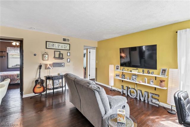 5627 Burns Road, North Olmsted, OH 44070