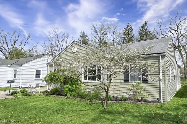 5627 Burns Road, North Olmsted, OH 44070