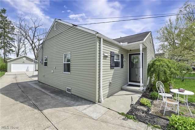 5627 Burns Road, North Olmsted, OH 44070