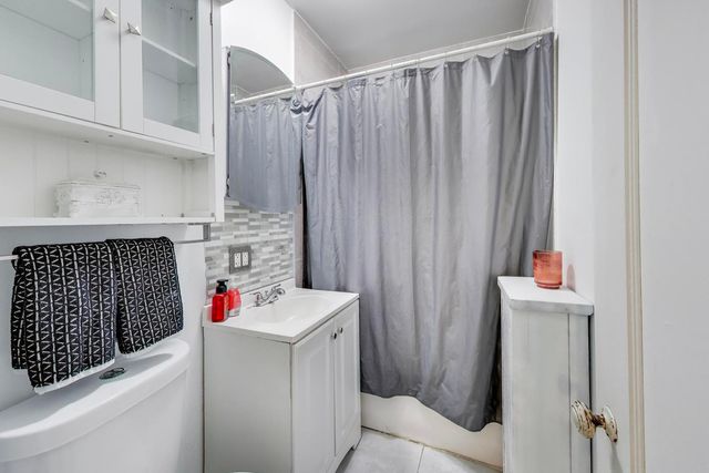 1527 W Estes Avenue 1B, Chicago, IL 60626