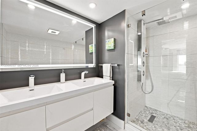 1360 S Ocean Boulevard 2305, Pompano Beach, FL 33062