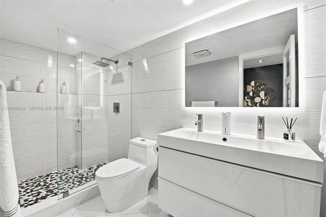 1360 S Ocean Boulevard 2305, Pompano Beach, FL 33062