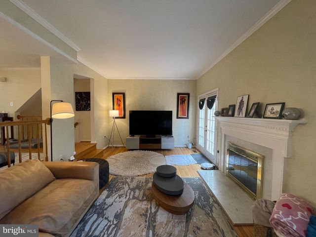 6 S MONTAGUE ST, Arlington, VA 22204