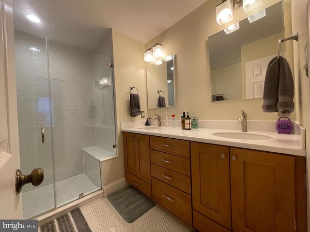 6 S MONTAGUE ST, Arlington, VA 22204