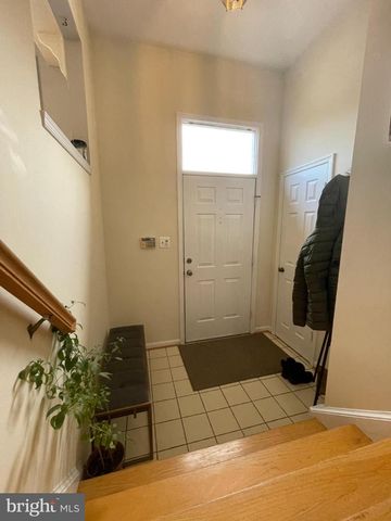 6 S MONTAGUE ST, Arlington, VA 22204
