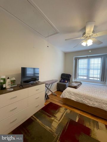 6 S MONTAGUE ST, Arlington, VA 22204