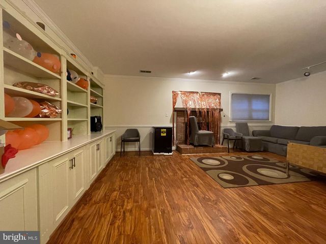 6 S MONTAGUE ST, Arlington, VA 22204