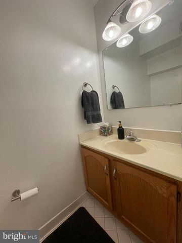 6 S MONTAGUE ST, Arlington, VA 22204