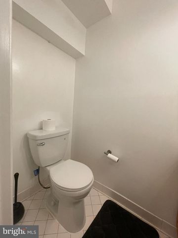 6 S MONTAGUE ST, Arlington, VA 22204