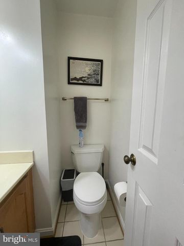 6 S MONTAGUE ST, Arlington, VA 22204