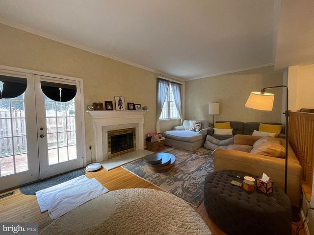 6 S MONTAGUE ST, Arlington, VA 22204