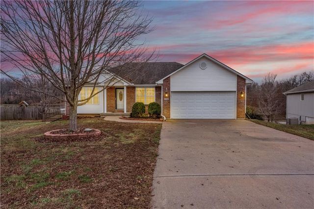 708 Burlington Road, Warrensburg, MO 64093