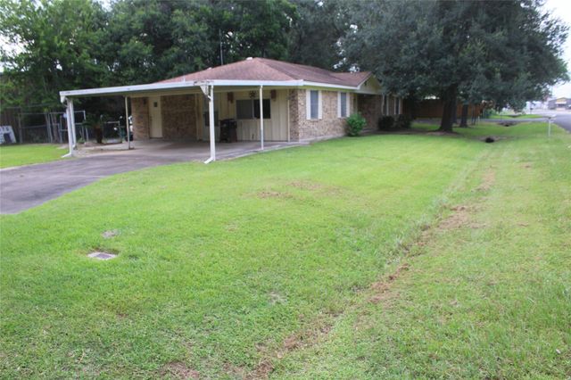 708 1st Street, Winnie, TX 77665