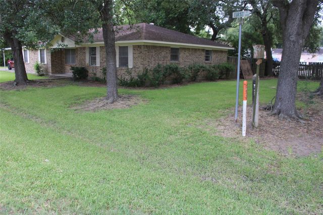 708 1st Street, Winnie, TX 77665