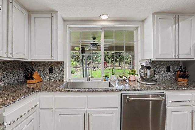 6575 Old Stage Road, Central Point, OR 97502