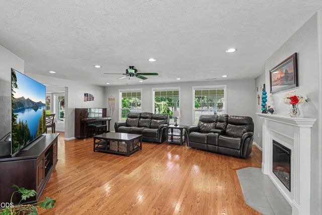 6575 Old Stage Road, Central Point, OR 97502