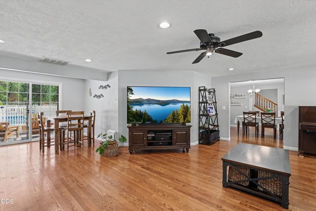 6575 Old Stage Road, Central Point, OR 97502