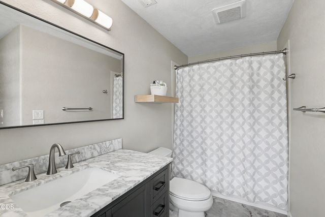 6575 Old Stage Road, Central Point, OR 97502