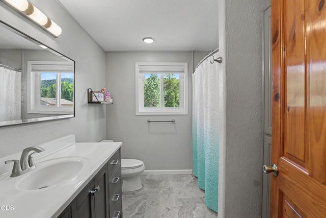 6575 Old Stage Road, Central Point, OR 97502