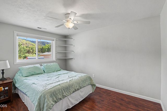 6575 Old Stage Road, Central Point, OR 97502