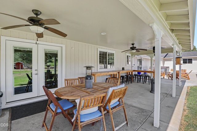 6575 Old Stage Road, Central Point, OR 97502