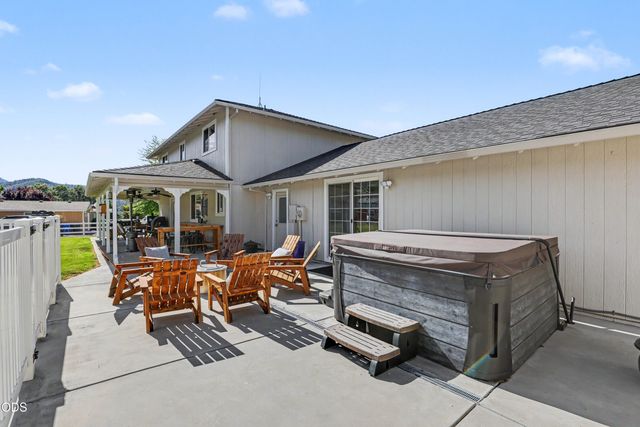 6575 Old Stage Road, Central Point, OR 97502