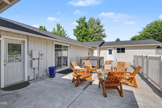 6575 Old Stage Road, Central Point, OR 97502