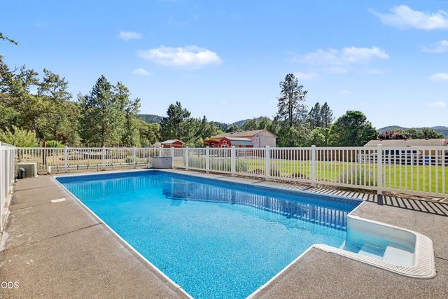 6575 Old Stage Road, Central Point, OR 97502