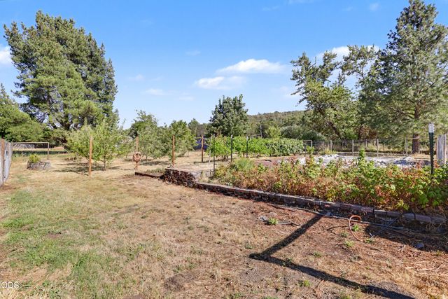 6575 Old Stage Road, Central Point, OR 97502