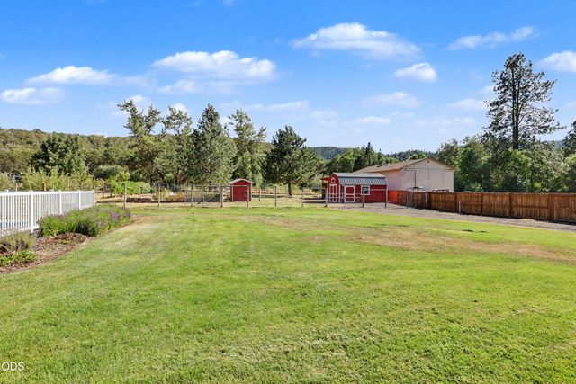 6575 Old Stage Road, Central Point, OR 97502