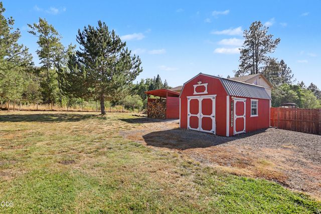 6575 Old Stage Road, Central Point, OR 97502