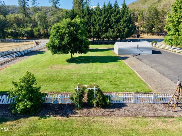 6575 Old Stage Road, Central Point, OR 97502