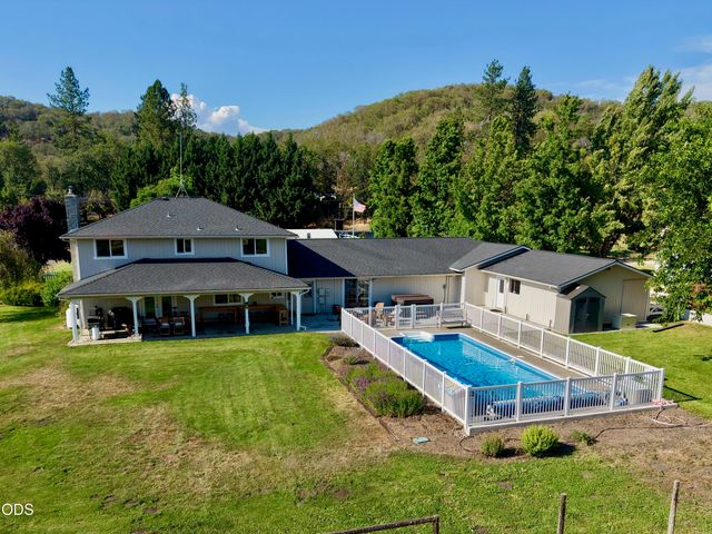 6575 Old Stage Road, Central Point, OR 97502
