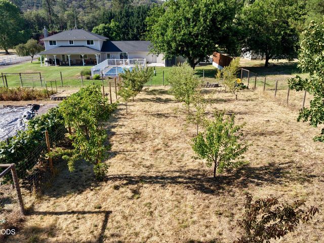 6575 Old Stage Road, Central Point, OR 97502